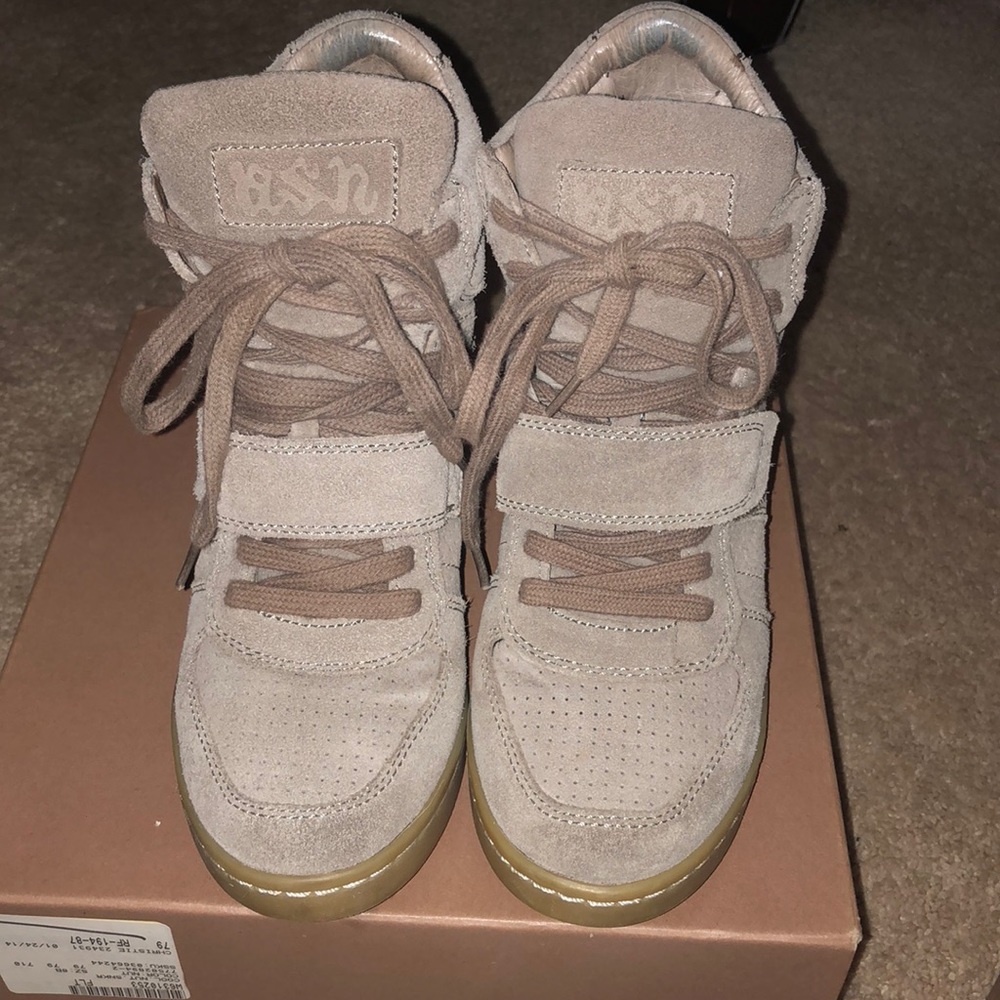 Heel sneakers
